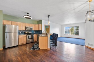 10900 W Bluemound Rd in Wauwatosa, WI - Building Photo - Building Photo