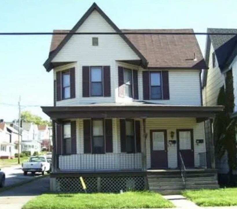 128 N Gallatin Ave, Unit B in Uniontown, PA - Building Photo