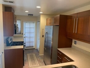 23951 Arroyo Park Dr in Santa Clarita, CA - Building Photo - Building Photo