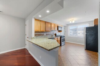 5825 W Higgins Ave in Chicago, IL - Building Photo - Building Photo