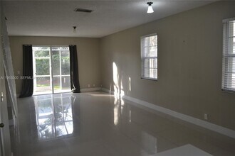 1935 Madeira Dr in Weston, FL - Building Photo - Building Photo