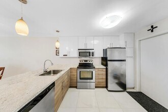 3091 N Course Dr, Unit 102 in Pompano Beach, FL - Building Photo - Building Photo