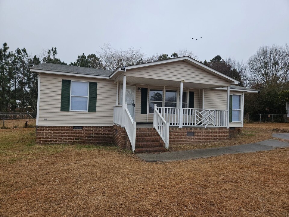 15 Liberty Ln in Cameron, NC - Building Photo