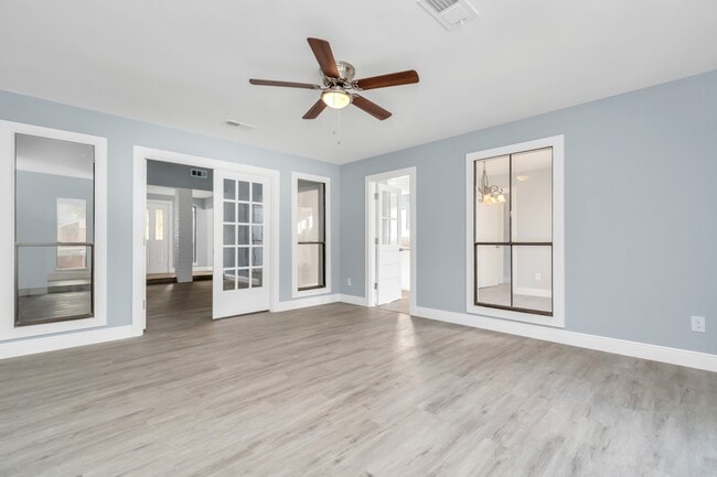 property at 3514 Summit Ln