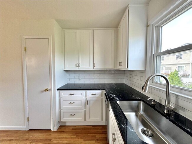 194 Park Ave-Unit -2nd Fl in Harrison, NY - Foto de edificio - Building Photo
