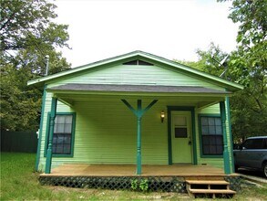 1106 Peak St in Denton, TX - Building Photo - Building Photo