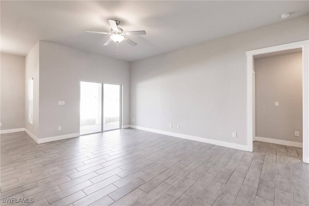 870 Columbia St in Port Charlotte, FL - Building Photo