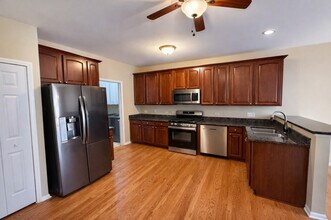 467 Vaughn Cir in Aurora, IL - Building Photo - Building Photo