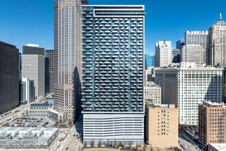235 W Van Buren St in Chicago, IL - Building Photo - Building Photo