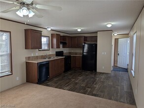 230 Cedar Brook Dr in Elyria, OH - Building Photo - Building Photo