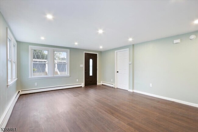 590 Main St in Little Falls, NJ - Building Photo - Building Photo