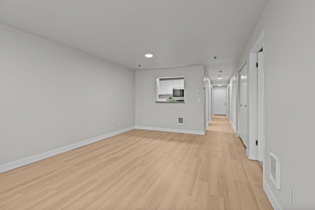 Centrepointe Apartments in Everett, WA - Building Photo