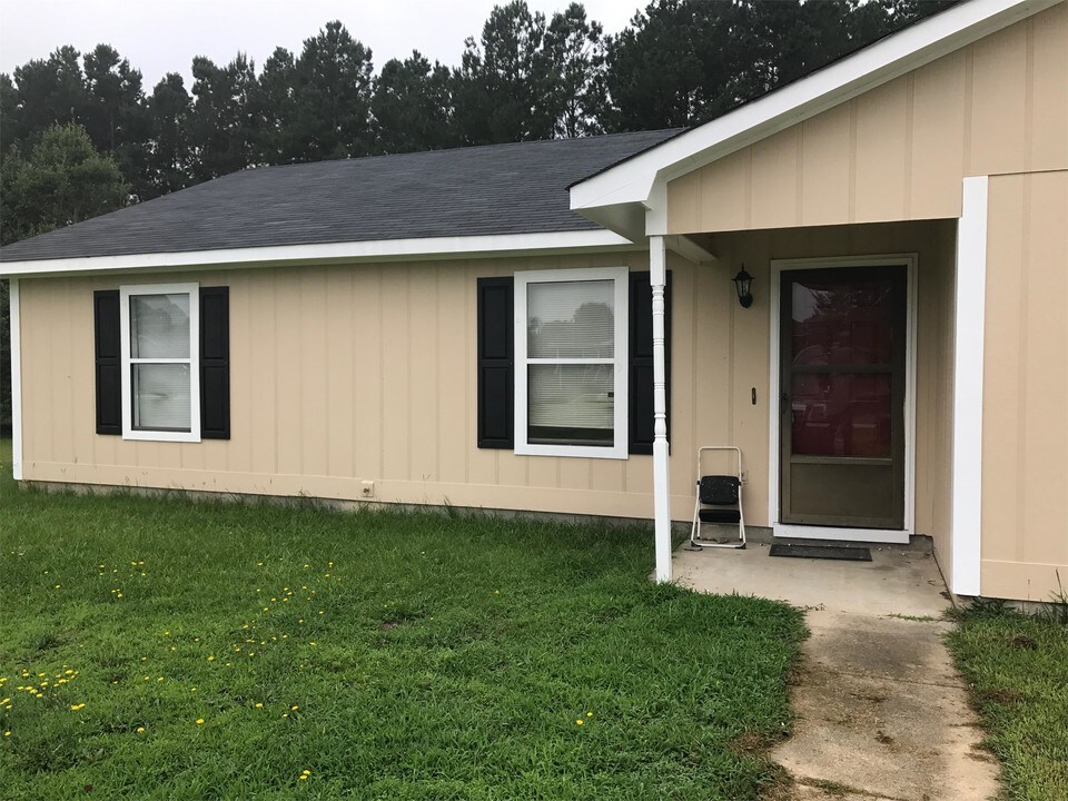 166 Eulon Loop-Unit -Unit A in Raeford, NC - Foto de edificio