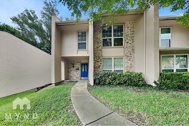 property at 318 Arborview Dr