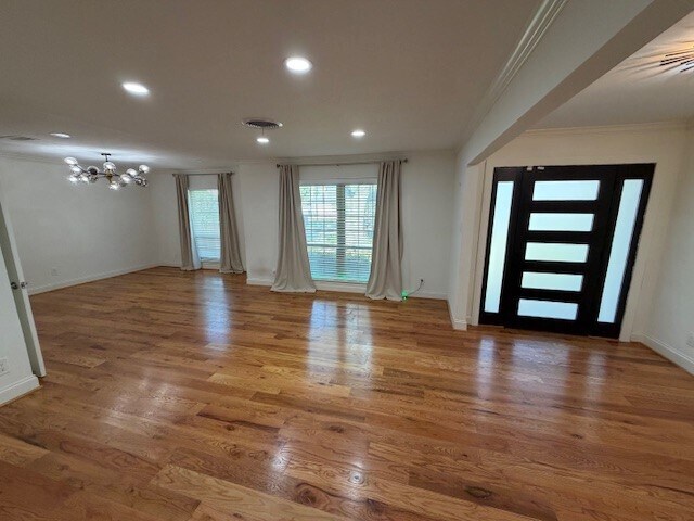 5519 Queensloch Dr in Houston, TX - Foto de edificio - Building Photo