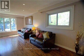 102 Beaverbrook Ct in Toronto, ON - Building Photo - Building Photo
