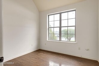 1402 Jefferson St, Unit 201 in Lafayette, LA - Building Photo - Building Photo