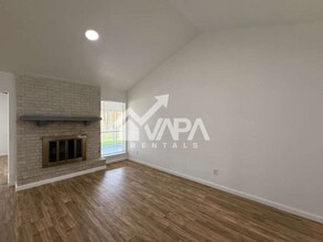 5019 Starfire St in Kirby, TX - Foto de edificio - Building Photo