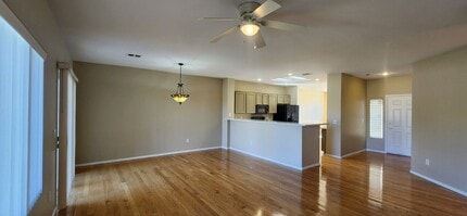 1561 Bonner Springs Dr in Henderson, NV - Building Photo - Building Photo