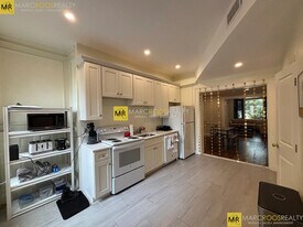 1712 Beacon St, Unit 1 in Brookline, MA - Building Photo