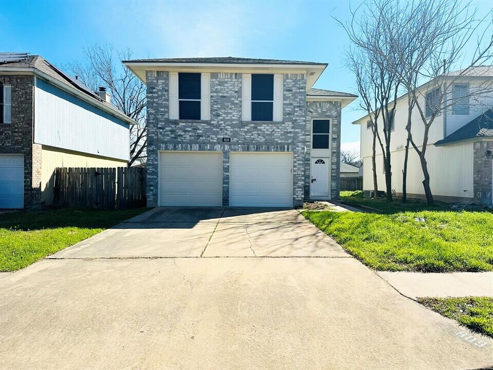 809 Smoke Signal Pass in Pflugerville, TX - Building Photo
