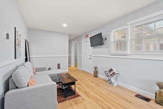 2419 Sheridan St in Hyattsville, MD - Foto de edificio - Building Photo