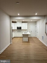 1014 Mays Ln in Manassas Park, VA - Building Photo