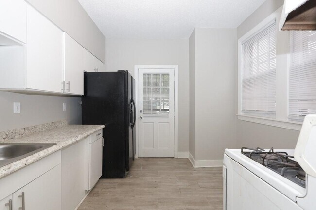 2367 Forest Ave, Unit 1 in Memphis, TN - Building Photo - Building Photo
