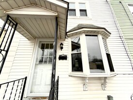 14 Linden St in Stroudsburg, PA - Building Photo