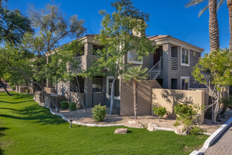 Pavillions on Camelback in Phoenix, AZ - Building Photo - Building Photo