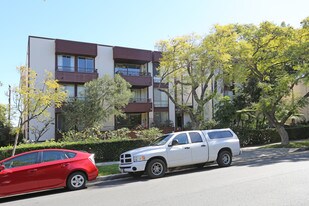 Oakhurst Royal Apartments in Beverly Hills, CA - Building Photo