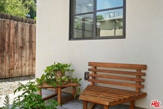 720 W Altadena Dr in Altadena, CA - Building Photo - Building Photo