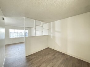 4600 S University Center Dr in Las Vegas, NV - Building Photo - Building Photo