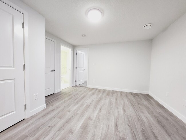9475 Colak Ln SW in Edmonton, AB - Building Photo - Building Photo