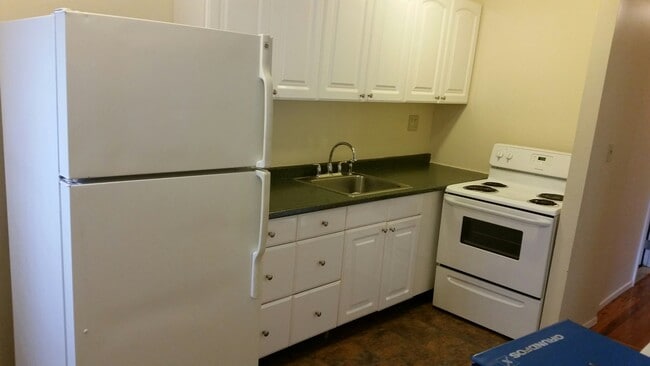 The Niche at Maple Gardens in Lindenhurst, NY - Foto de edificio - Building Photo