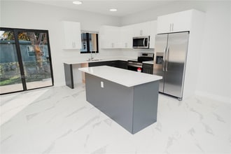 820 Dr B J McCormick Ave in Pompano Beach, FL - Foto de edificio - Building Photo