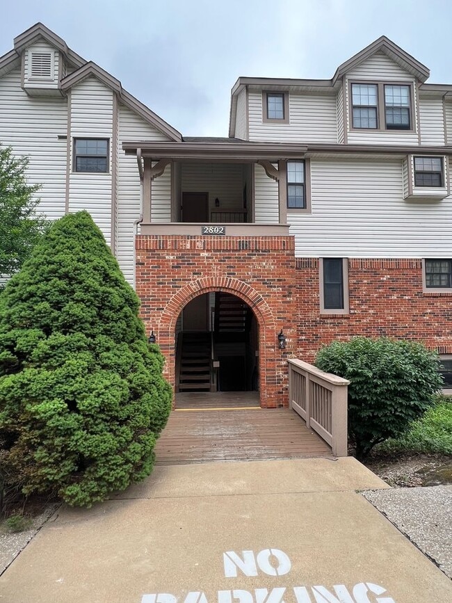 property at 2802 Par Valley Ct