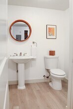 1549 NW 57th St in Seattle, WA - Foto de edificio - Building Photo