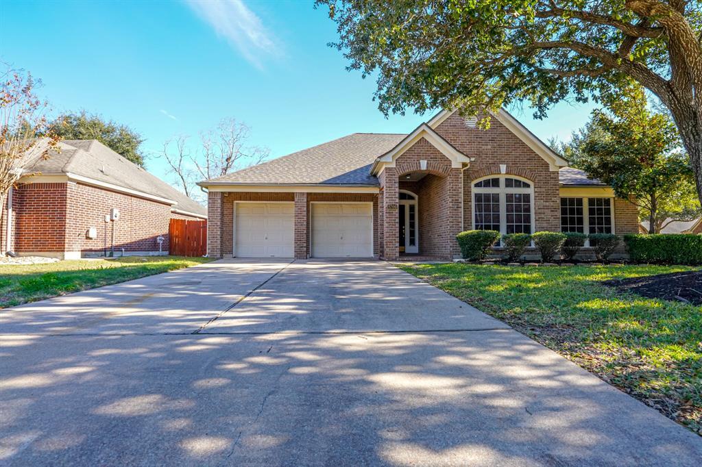 8706 Melting Shadows Ln in Houston, TX - Building Photo