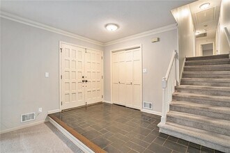 1519 Carnaby Ct in Dunwoody, GA - Foto de edificio - Building Photo
