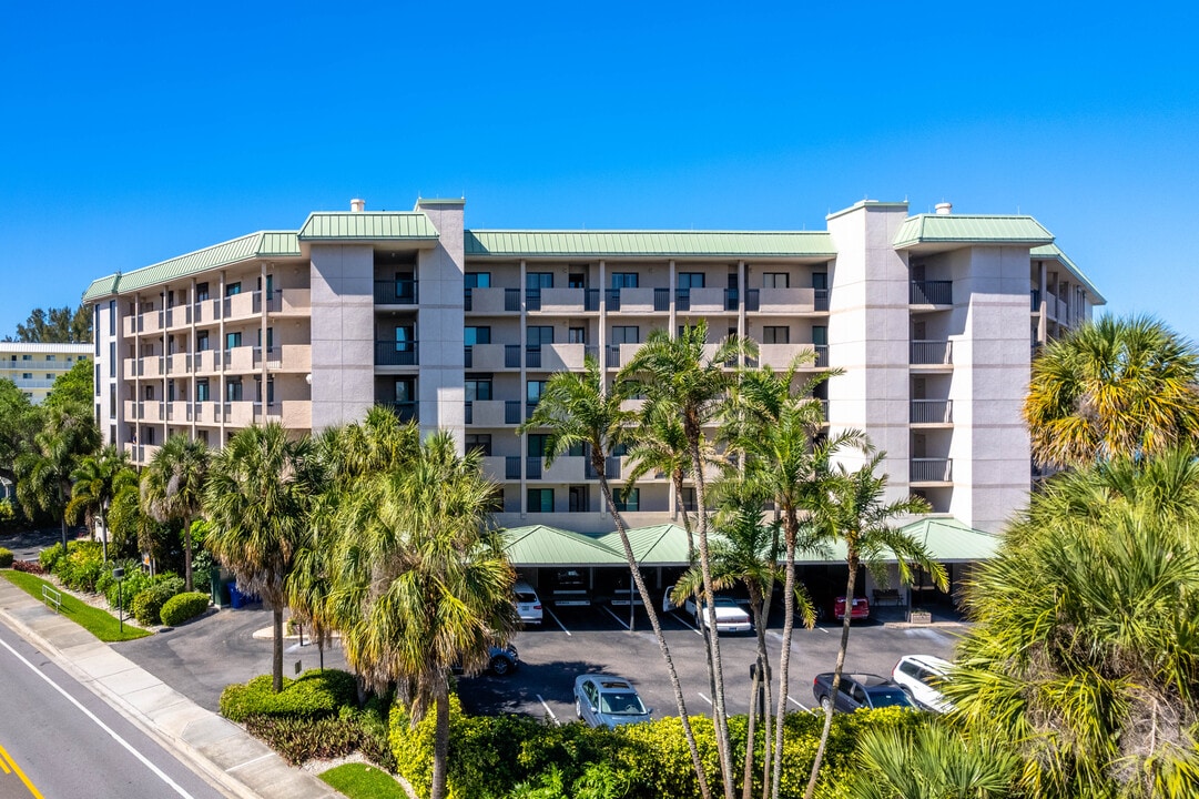 Driftwood Sands Condos in Indian Rocks Beach, FL - Building Photo