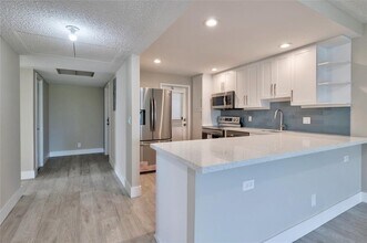 2800 N Palm Aire Dr, Unit 401 in Pompano Beach, FL - Building Photo - Building Photo