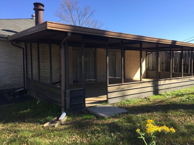 2424 Oakmere Dr in Harvey, LA - Building Photo - Building Photo