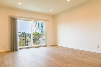 2721 2nd St, Unit 202 in Santa Monica, CA - Building Photo - Building Photo