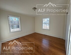 3060 Kelly Rd in Henderson, NC - Building Photo - Building Photo