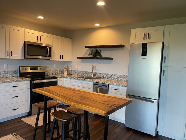 5510 Lower Honoapiilani Rd in Lahaina, HI - Building Photo - Building Photo