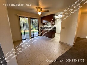 910 Comanche Way in Lodi, CA - Building Photo - Building Photo