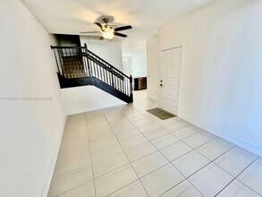 8871 NW 103rd Pl in Doral, FL - Building Photo - Building Photo