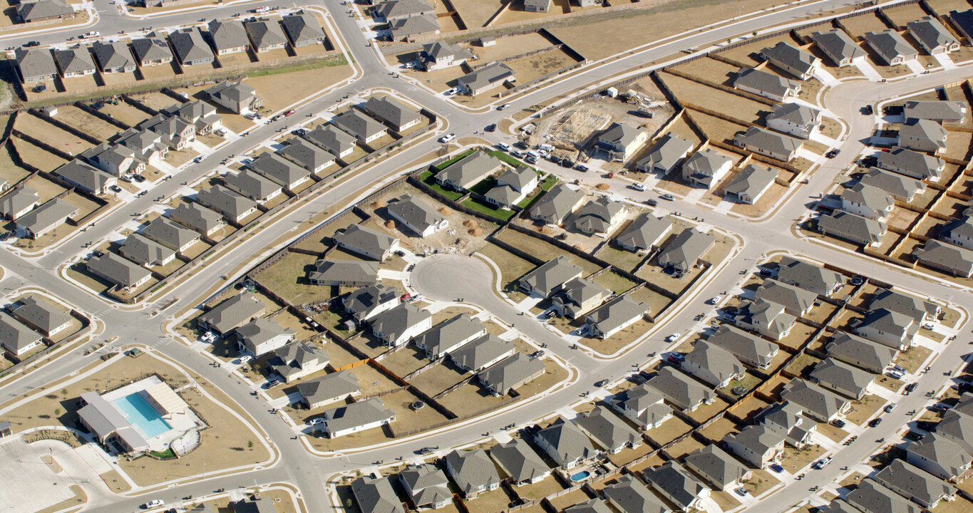 Cross Creek in Hutto, TX - Building Photo