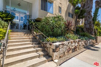 1330 S Barrington Ave in Los Angeles, CA - Building Photo - Building Photo